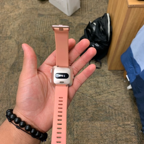 Fitbit Versa - Rose Gold - Picture 2 of 4